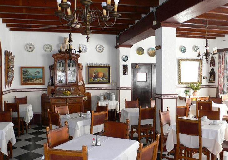 Hostal Cas Bombu Cala Ratjada  Bagian luar foto