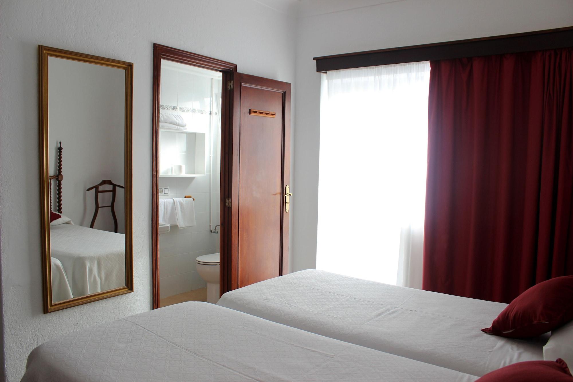 Hostal Cas Bombu Cala Ratjada  Bagian luar foto
