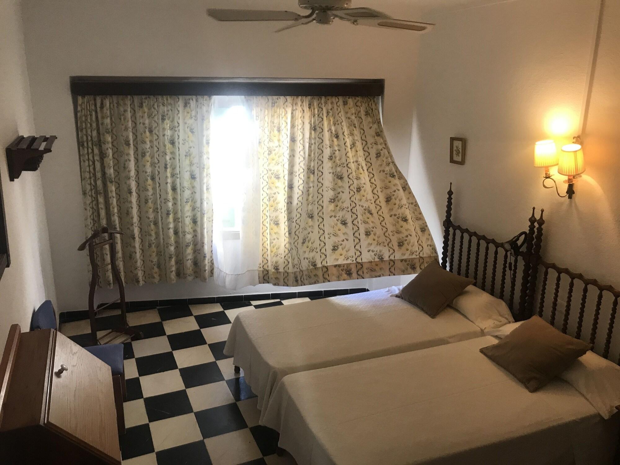 Hostal Cas Bombu Cala Ratjada  Bagian luar foto