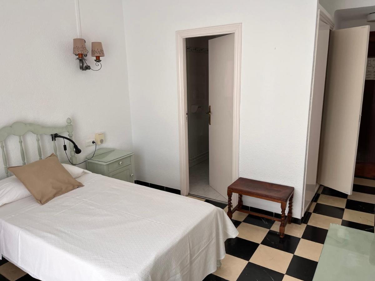 Hostal Cas Bombu Cala Ratjada  Bagian luar foto