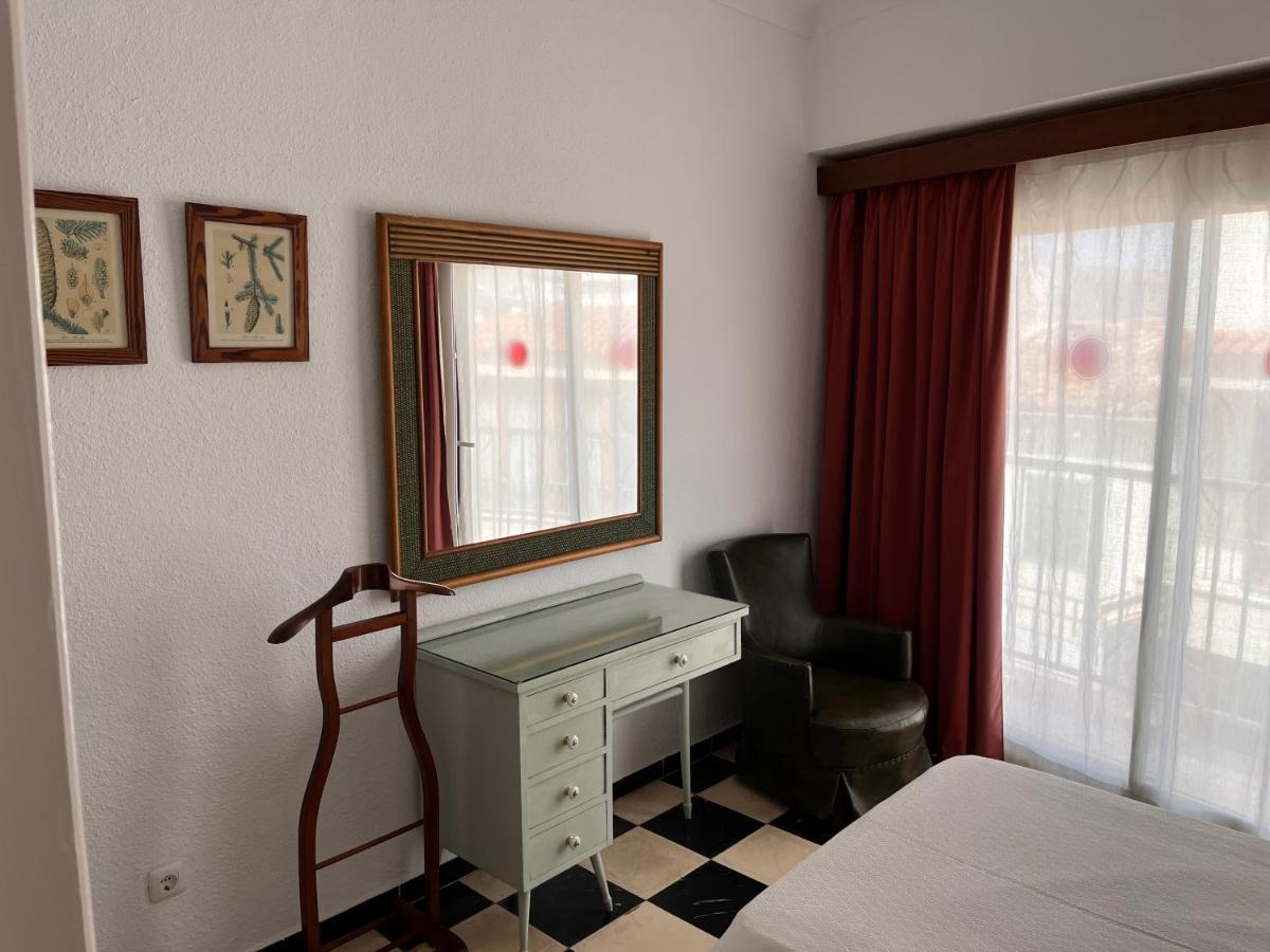 Hostal Cas Bombu Cala Ratjada  Bagian luar foto