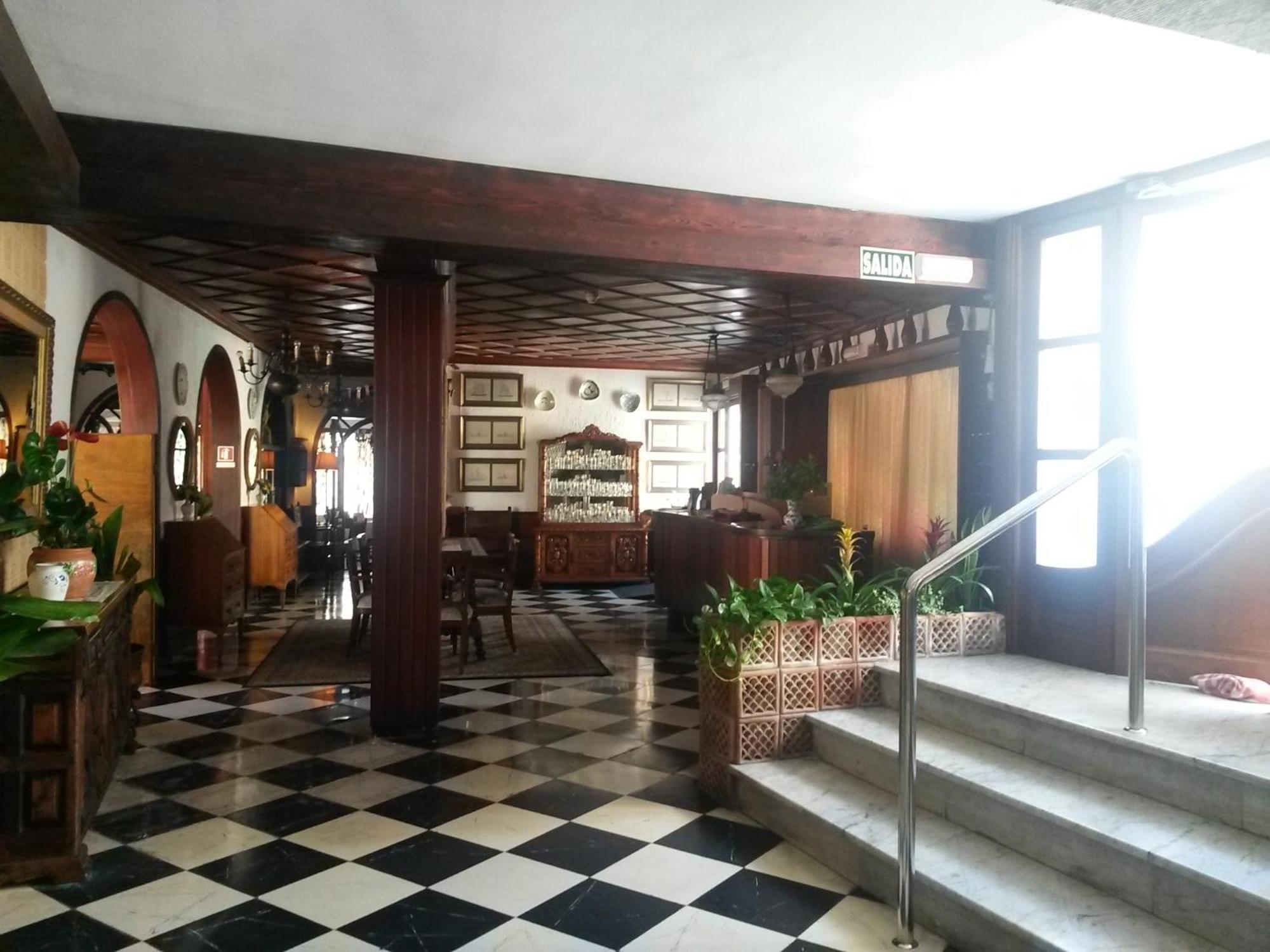 Hostal Cas Bombu Cala Ratjada  Bagian luar foto
