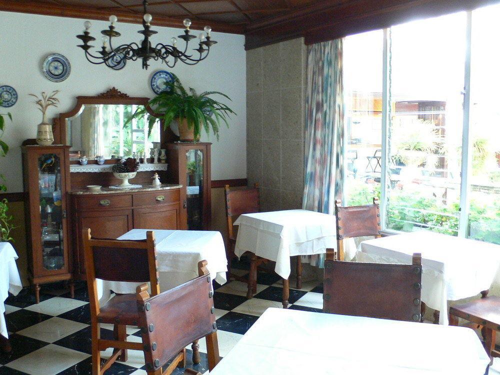 Hostal Cas Bombu Cala Ratjada  Bagian luar foto