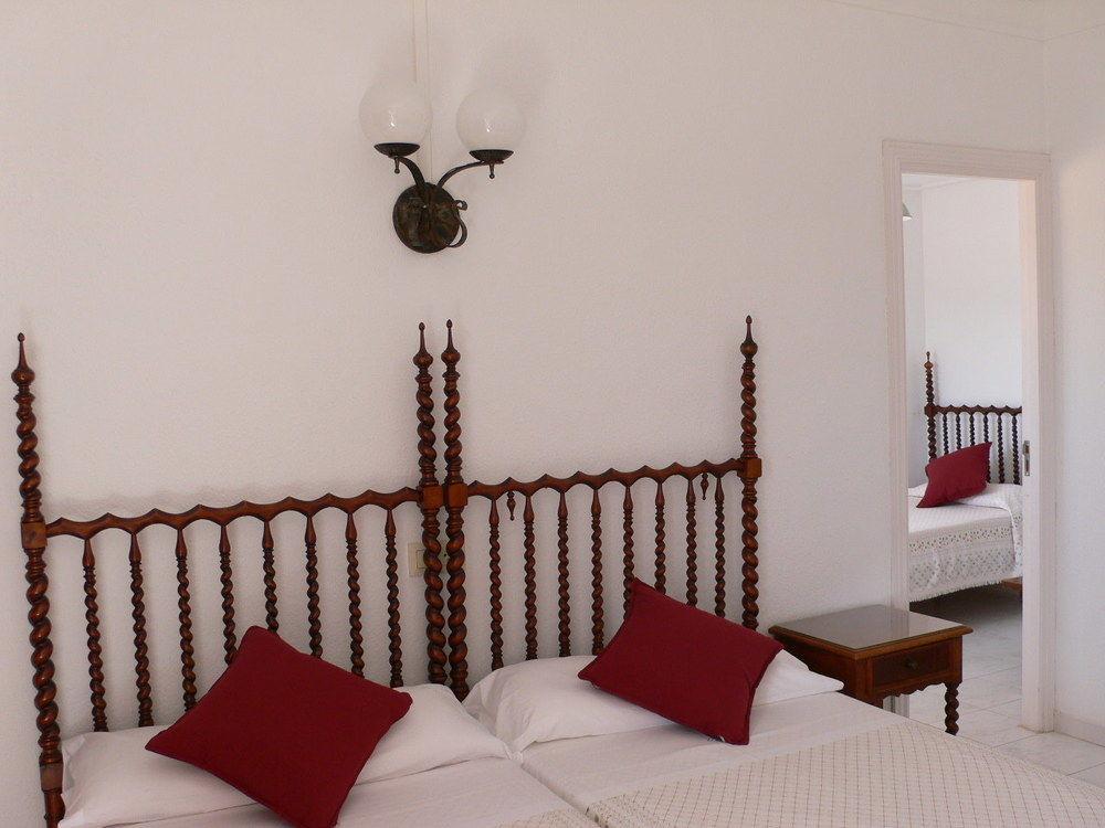 Hostal Cas Bombu Cala Ratjada  Bagian luar foto