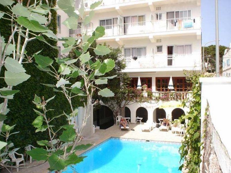 Hostal Cas Bombu Cala Ratjada  Bagian luar foto