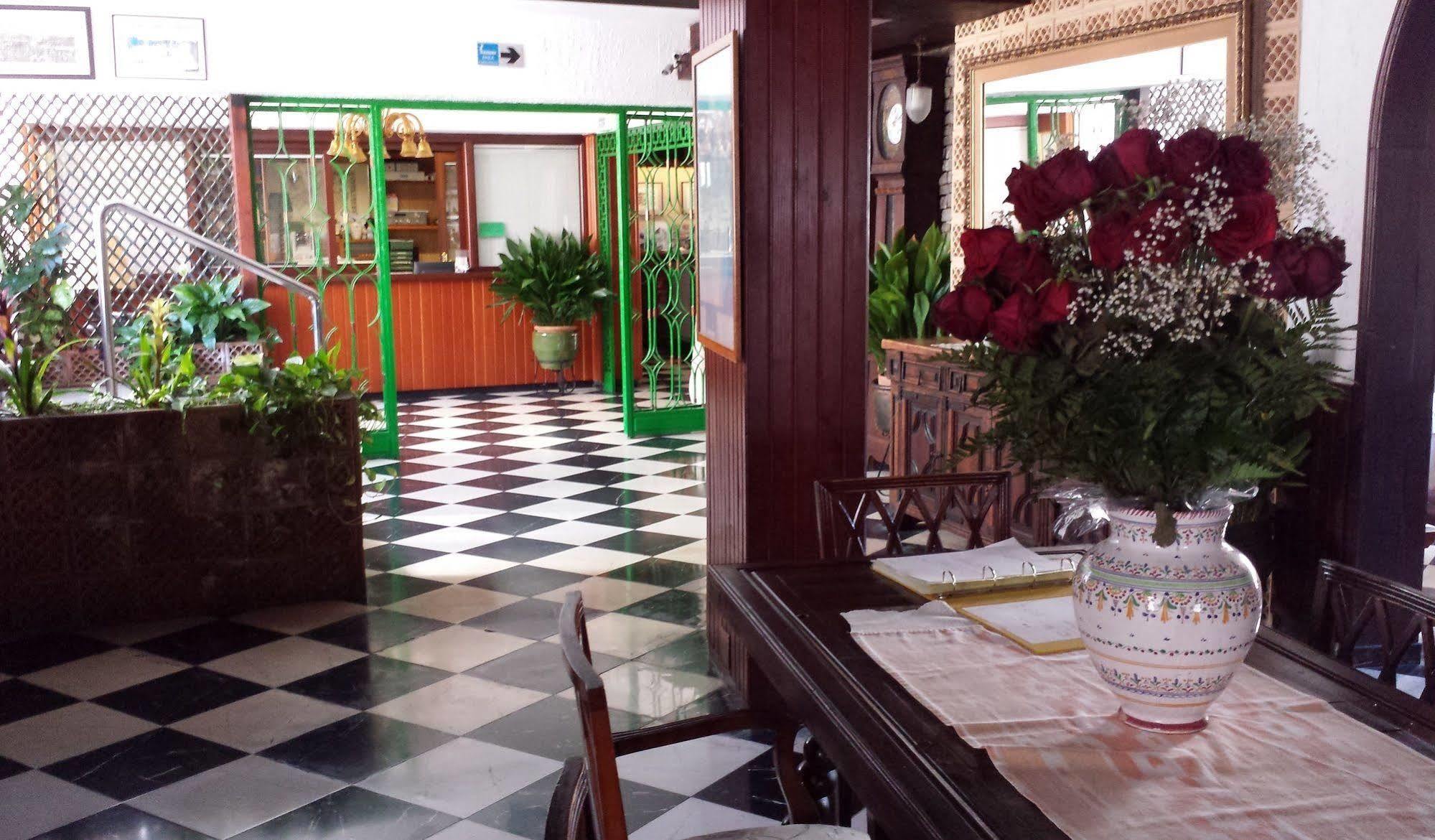 Hostal Cas Bombu Cala Ratjada  Bagian luar foto