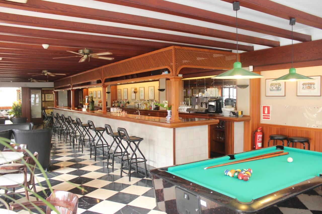 Hostal Cas Bombu Cala Ratjada  Bagian luar foto